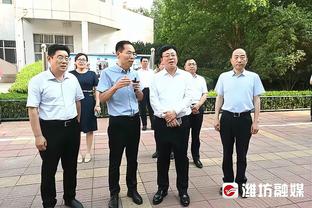 德里赫特：1V1防守几乎不可能单防MNM其中一人，需要队友协助